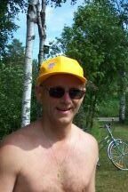 Henriks Papa beim Rasenmähen